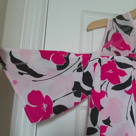 Vince Camuto Women's Floral Cold Shoulder Tunic Keyhole Blouse - Size Small -EUC - Picture 3 of 6